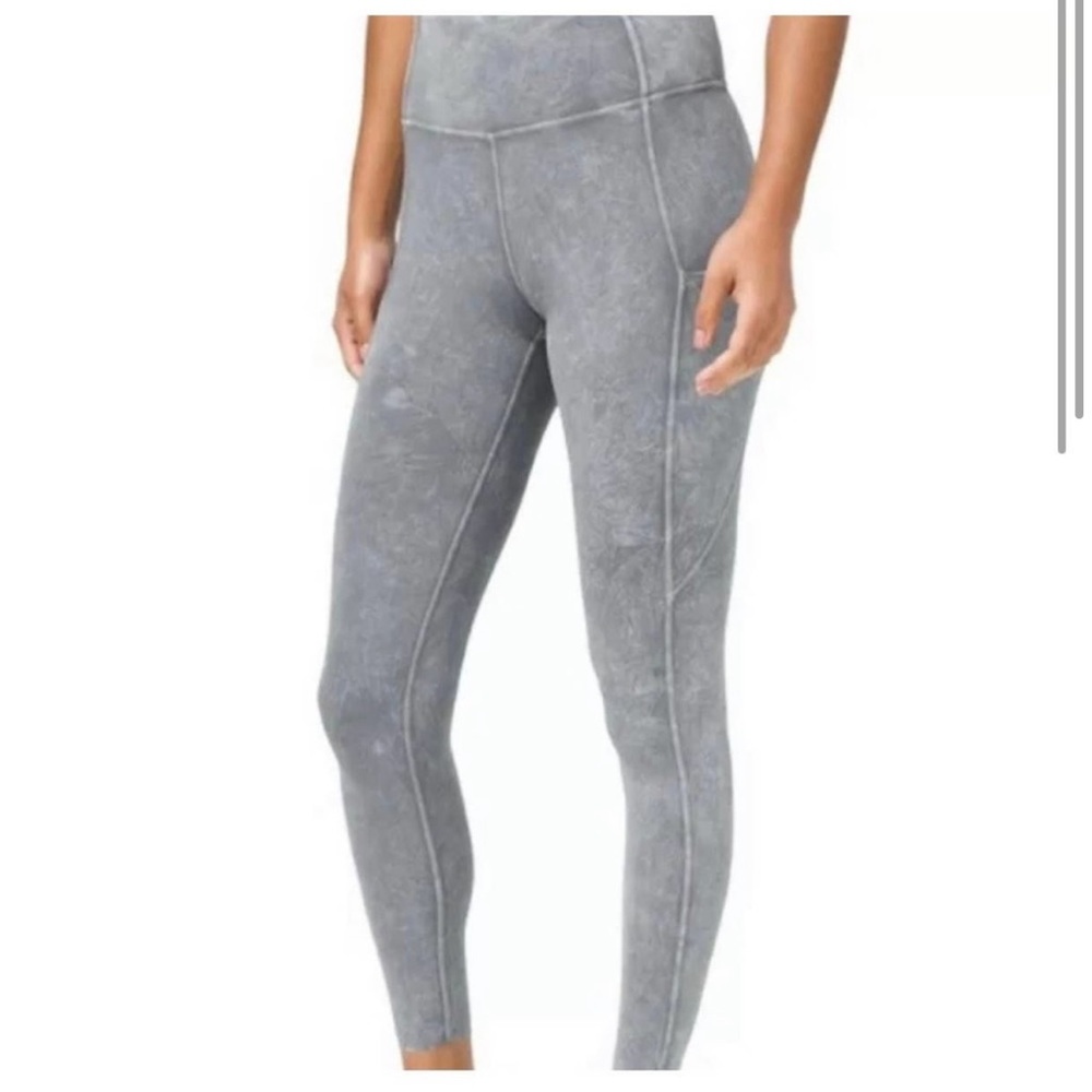 Lululemon Fast and Free HR Tight 25" ice dye grey
Size 8